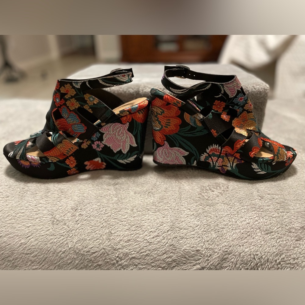 Torrid size 10W embroidered exotic fabric platform sandals